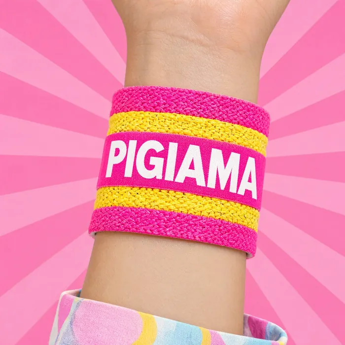 Braccialetto fucsia e giallo con scritta Pigiama