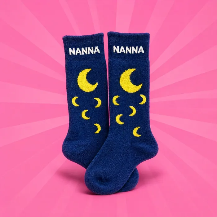 Calzini blu con lune gialle e scritta Nanna