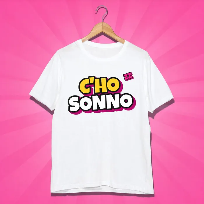 T-shirt bianca con scritta C'ho sonno